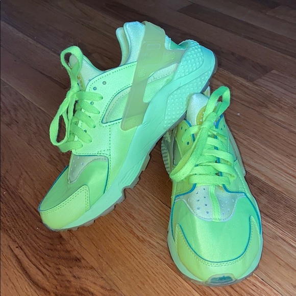 nike huarache neon